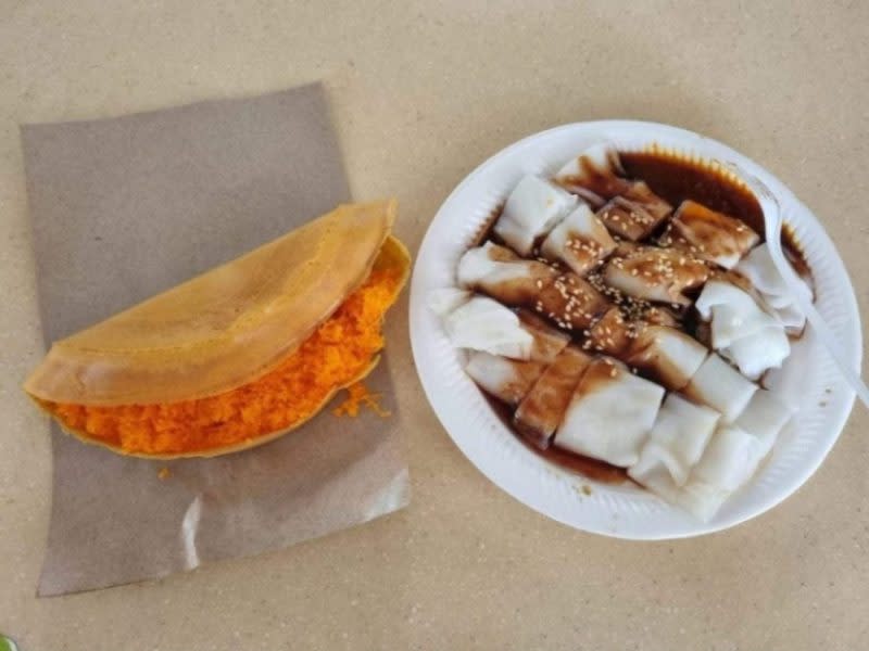 hougang hainanese village centre - pancake and chee cheong fun