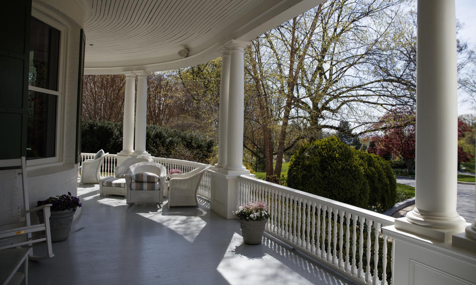 El porche de la residencia del Vicepresidente, el Observatorio Naval, se ve en Washington, el lunes 23 de abril de 2018.  (Foto AP / Carolyn Kaster)