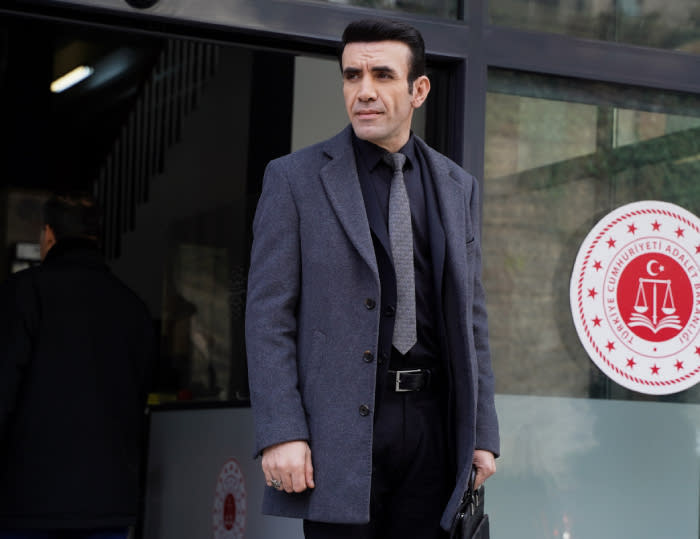 Mehmet Yılmaz Ak, protagonista de Secretos de familia, abandona la serie por motivos de salud
