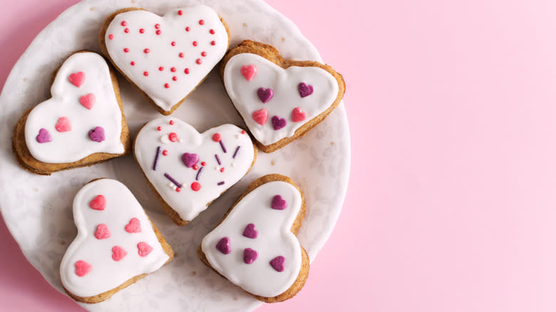 Heart cookies with sugar glaze