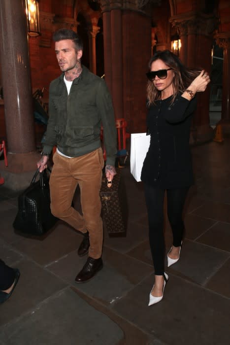 victoria-and david-beckham-walking