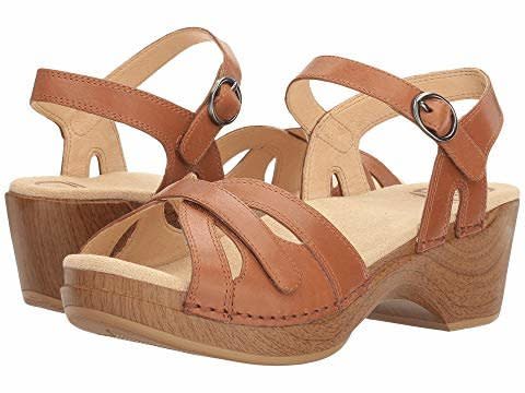 With an adjustable toe strap for extra room.&lt;br&gt;<br />Available in sizes 5.5 to 12. Get them <strong><a href="https://fave.co/2HGJjbn" target="_blank" rel="noopener noreferrer">at Zappos, $120</a></strong>.