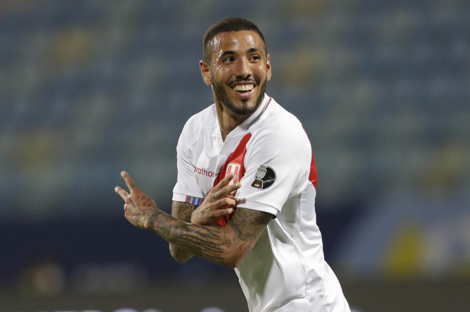 Peru's Sergio Pena celebrates after scoring his side's opening goal during a Copa America soccer match against Colombia at Olimpico stadium in Goiania, Brazil, Sunday, June 20, 2021. (AP Photo/Eraldo Peres)