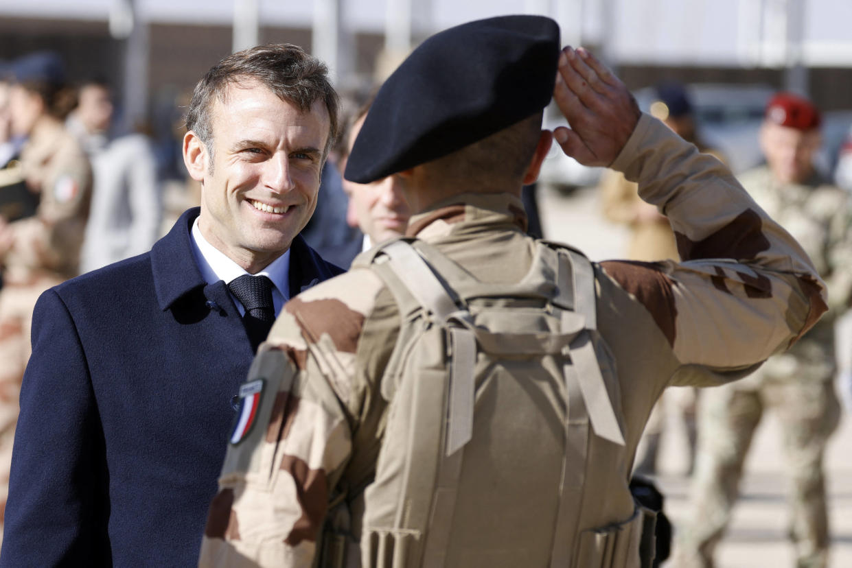 Comment Macron (ici en décembre en Jordanie) poursuit son « rendez-vous avec la Nation » avec ses vœux aux armées 