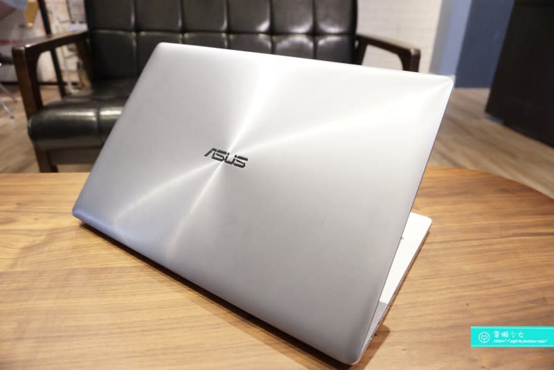 [評測] 已知最輕薄之15.6吋效能筆電，ASUS ZenBook 『UX501』