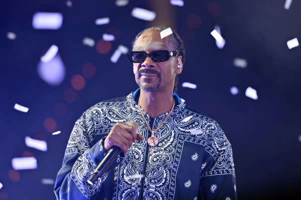 LEXINGTON, KENTUCKY – NOVEMBER 20: Snoop Dogg of hip-hop supergroup Mt. Westmore performs at Rupp Arena on November 20, 2021 in Lexington, Kentucky. (Photo by Stephen J. Cohen/Getty Images)