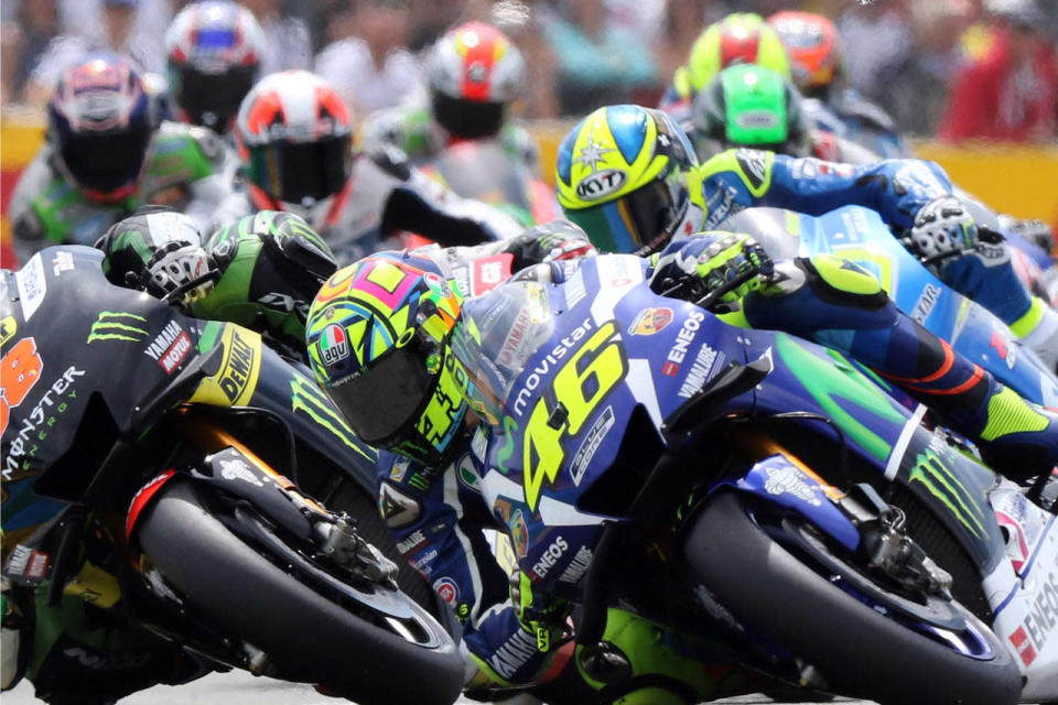 Italian Moto GP rider Valentino Rossi of Movistar Yamaha MotoGP in action during the MotoGP race of the French motorcycling Grand Prix at Le Mans race track, Le Mans, France, May 8, 2016. (EDDY LEMAISTRE/EPA)