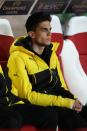 <p>Marc Bartra, touché au poignet lors de l’explosion qui visait le bus du Borussia la semaine dernière, a fait le déplacement avec son équipe. (AFP)</p>