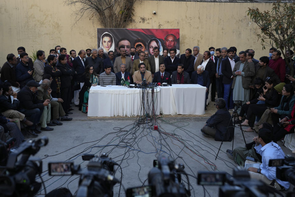 Bilawal-Bhutto Zardari, center, Chairman of Pakistan People's Party speaks during a press conference regarding parliamentary elections, in Islamabad, Pakistan, Tuesday, Feb. 13, 2024. The main political rival of ex-Pakistani premier Imran Khan challenged him Tuesday to form a government if he had the support of the majority of newly elected lawmakers. The challenge by Shehbaz Sharif, who heads the Pakistan Muslim League party, follows national elections that showed candidates backed by Khan's Pakistan Tehreek-e-Insaf party won the most parliamentary seats but not enough to form a government alone. (AP Photo/Anjum Naveed)