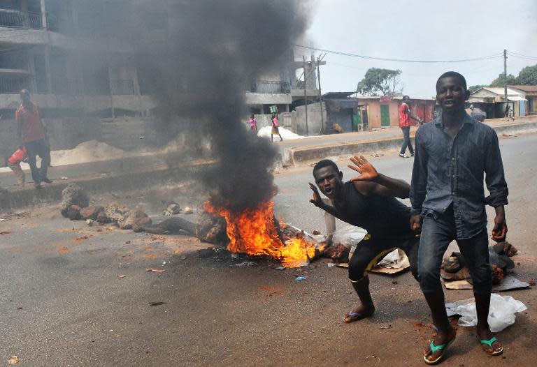 Protesters block a street in Conakry on May 4, 2015 during demonstrations against the timetable for elections