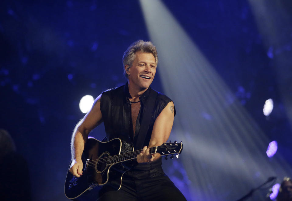 Jon Bon Jovi, que se aficionó al Heavy Metal desde joven, pues ganó sus primeros centavos cargando chatarra. (Foto: AP Photo/Tatan Syuflana)