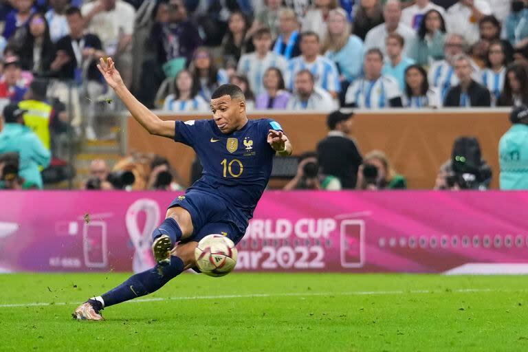 Kylian Mbappé revivió a Francia con dos goles en un par de minutos en la final del Mundial Qatar 2022