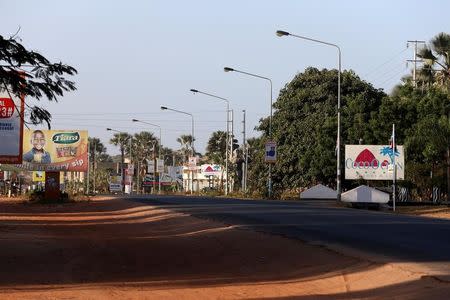 An empty road is seen a day after President Jammeh's mandate expired, in Banjul, Gambia January 19, 2017. REUTERS/Afolabi Sotunde