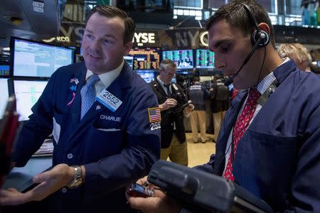 Traders work on the floor of the New York Stock Exchange May 29, 2014. REUTERS/Brendan McDermid