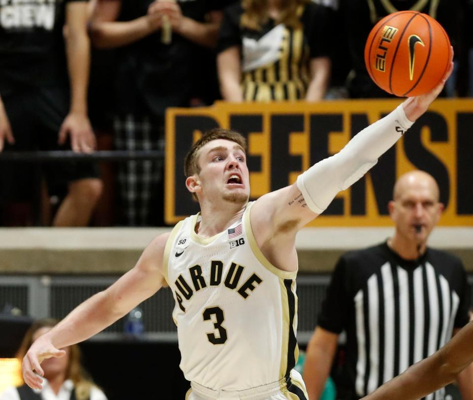 Purdue Boilermakers guard Braden Smith (3) grabs a loose ball during the NCAA men’s basketball game against the Hofstra Pride, Wednesday, Dec. 7, 2022, at Mackey Arena in West Lafayette, Ind. Purdue won 85-66.