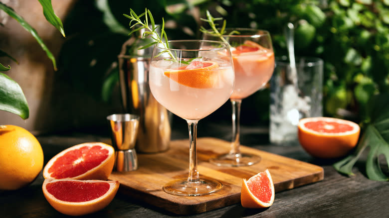 Pink grapefruit gin cocktails