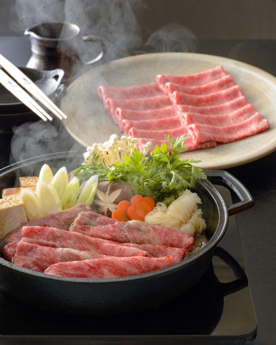 壽喜燒是熱愛日本和牛的饕客鍾情的料理方式之一。（誠亞國際有限公司提供）