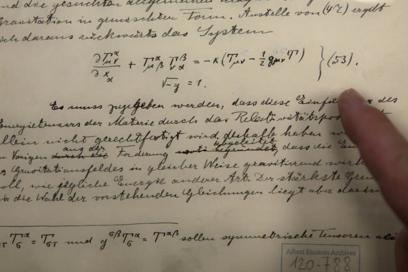 愛因斯坦「廣義相對論」討論重力波的原稿（美聯社）