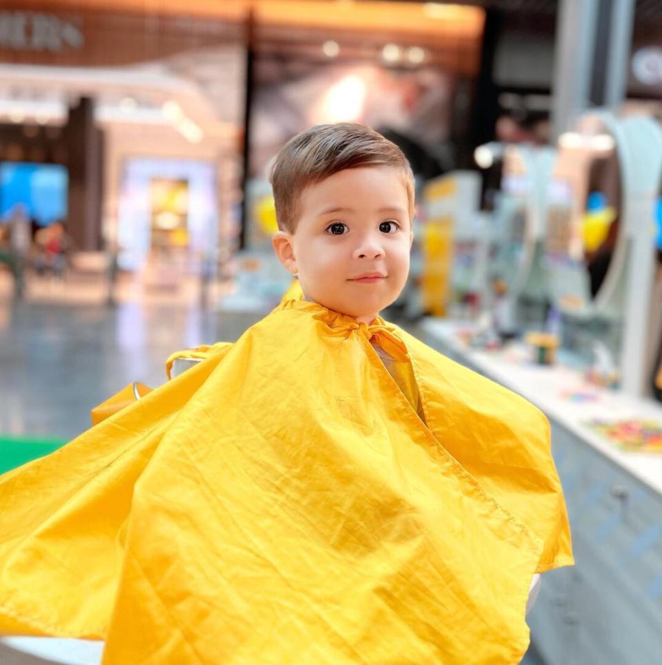 Niños de toda edad pasan por Tijeritas en busca de su corte perfecto.