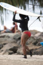 <p>Hui, wer ist denn diese Surf-Lady mit den muskulösen Beinen und dem Apfelpopo? Normalerweise hält sie mit einem Tennisschläger ein anderes Sportgerät in den Händen. Richtig: Das ist Serena Williams Hinterteil! (Bild-Copyright: Splash News)</p>