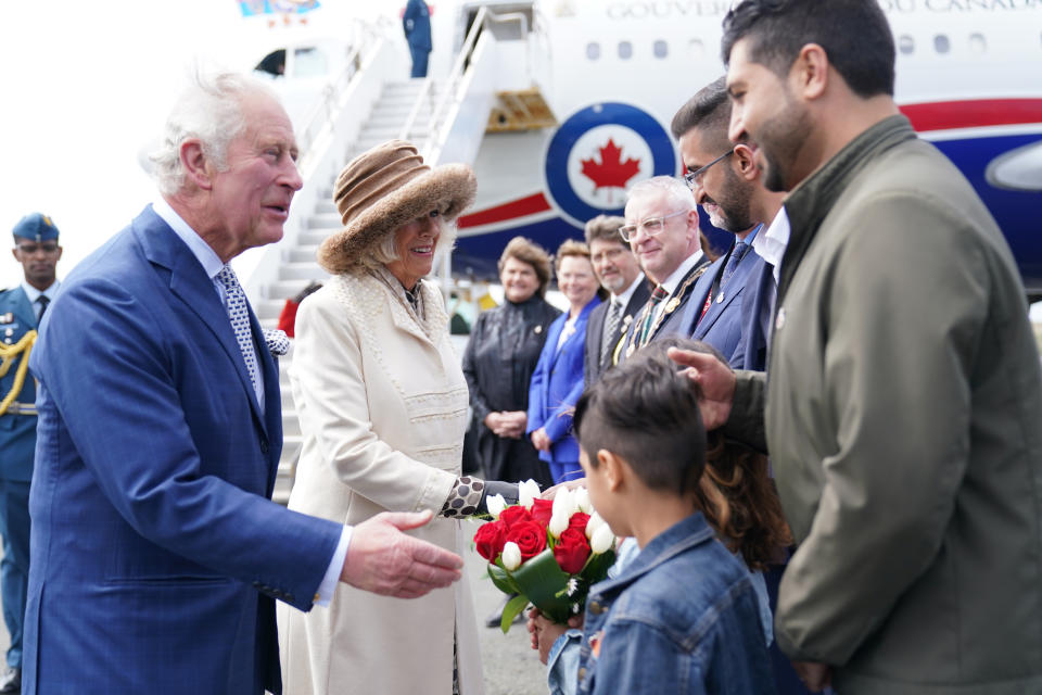 <p>Prince Charles, Prince of Wales and Camilla, Duchess of Cornwall arrive in Canada on May 17, 2022 in St. John's, Newfoundland and Labrador. The Prince of Wales and Duchess of Cornwall are visiting for three days from May 17 to 19. The tour forms part of Queen Elizabeth II's Platinum Jubilee celebrations. (Photo by Jacob King - Pool/Getty Images)</p> 