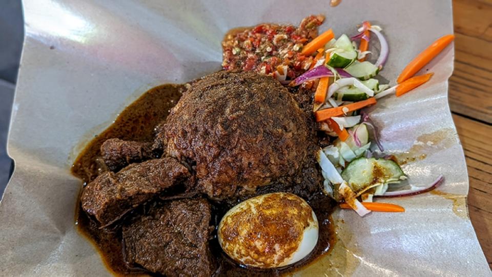 Nasi Dagang Daging Kerutuk is every bit as rich and intense as you’re looking for.