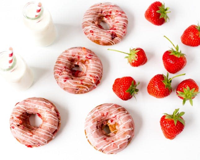 Strawberry-Donuts-finished-square