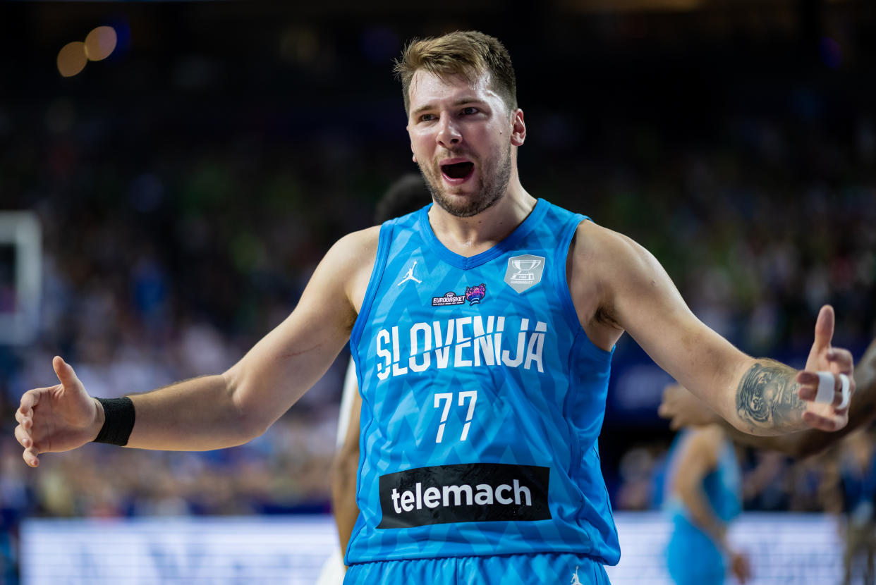 Luka Doncic celebra una canasta durante su exhibición ante Francia en el Eurobasket. (Photo by Alexander Scheuber/Getty Images)