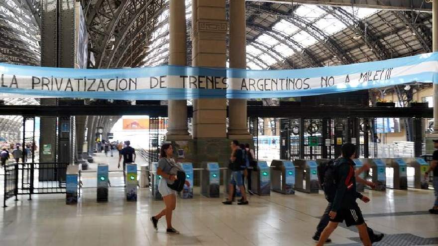 La bandera en la estación de Retiro