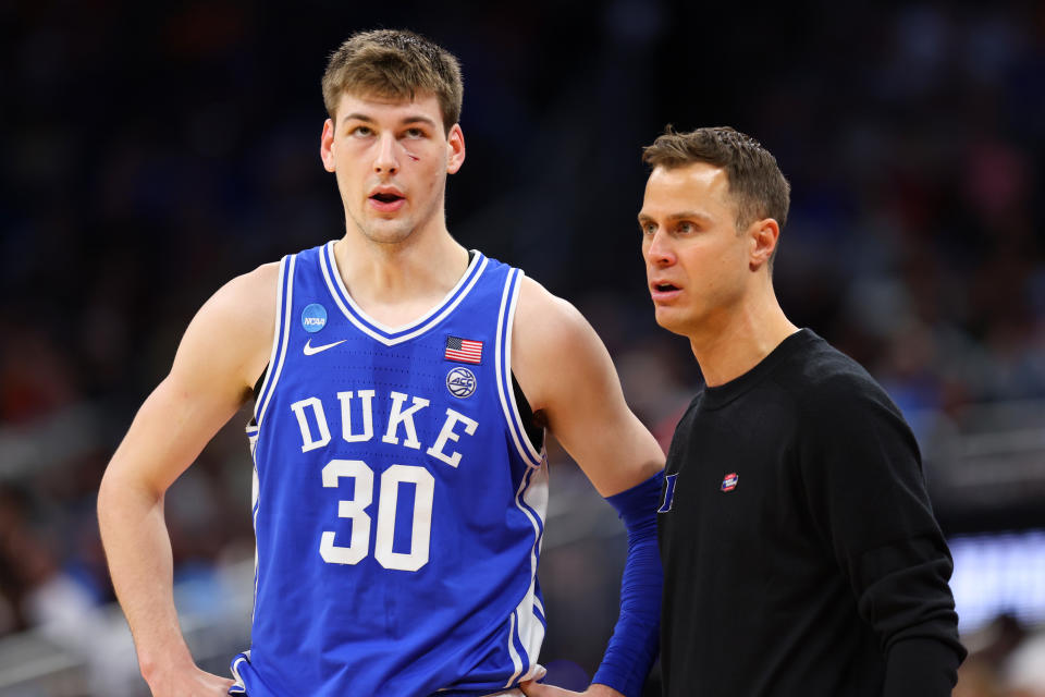 Coach Jon Scheyer, Kyle Filipowski and the Duke Blue Devils have the second-best odds to win the NCAA men's basketball tournament this season. (Mike Ehrmann/Getty Images)