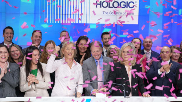 Hologic, Inc. Chairman, President and CEO Steve MacMillan rings NASDAQ's opening bell to start Breast Cancer Awareness Month, with Martina Navratilova, WTA President Micky Lawler and members of Hologic and the Women's Tennis Association.<p>HOLOGIC Inc.</p>