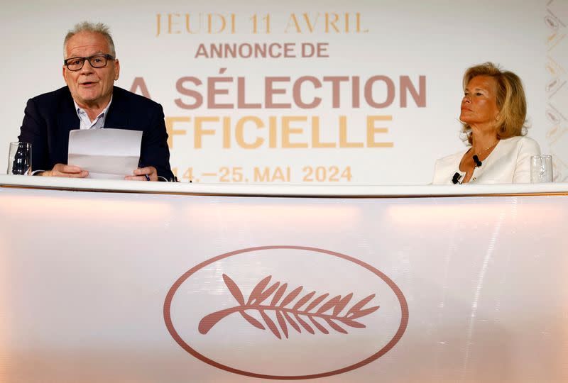 El delegado general del Festival de Cannes, Thierry Fremaux, y la presidenta del Festival de Cannes, Iris Knobloch, en la selección oficial de la 77ª edición del Festival Internacional de Cine de Cannes en París, Francia