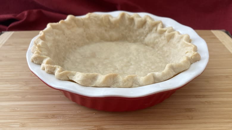 pie crust in ceramic pan