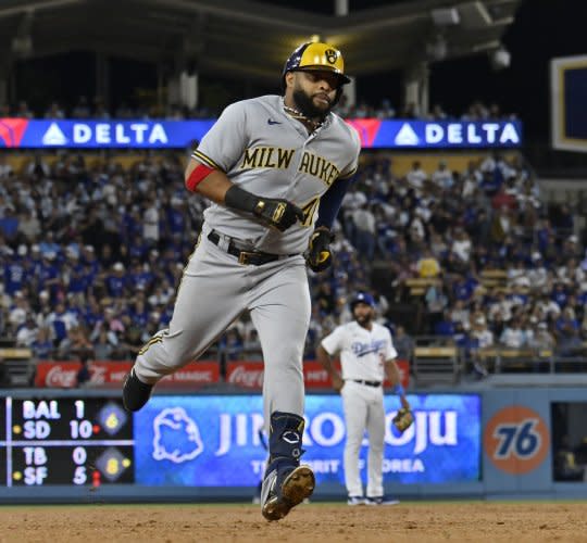 MLB: Los Angeles Dodgers beat Milwaukee Brewers