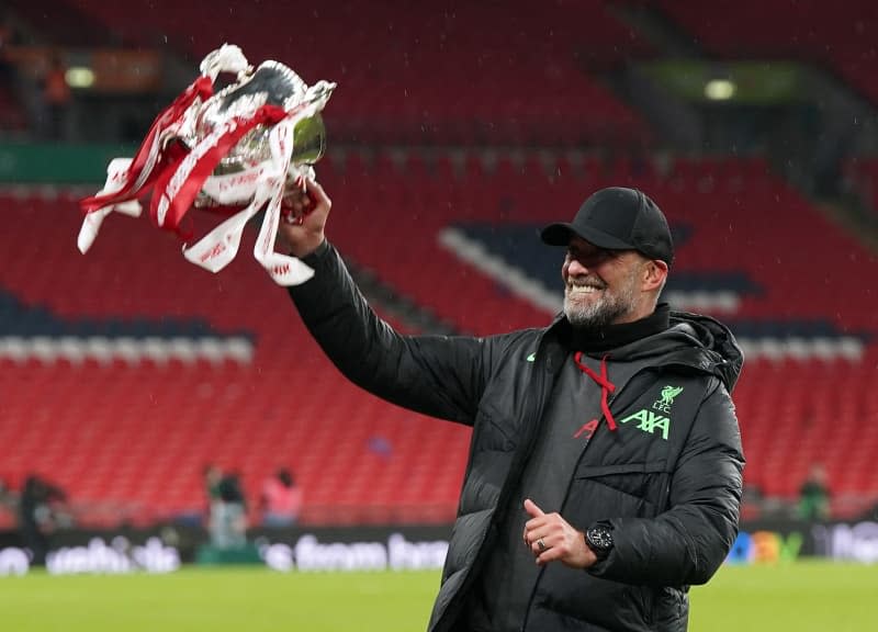 Liverpool manager Jurgen Klopp celebrates with the trophy after the English Carabao Cup final soccer match between Chelsea and Liverpool at Wembley Stadium. Nick Potts/PA Wire/dpa
