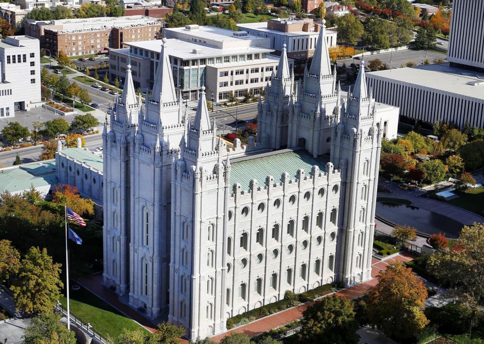 Salt Lake Temple (Salt Lake City, Utah)
Since its construction in 1893, this temple has served as an inspiring design for other LDS Church temples around the United States. It’s also the largest of all temples, clocking in at 253,015 square feet and took 40 years to complete.