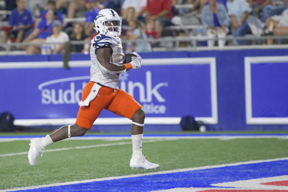 UTSA running back Sincere McCormick (3) scores a touchdown in the second half of an NCAA college football game against Louisiana Tech in Ruston, La., Saturday, Oct. 23, 2021. (AP Photo/Matthew Hinton)