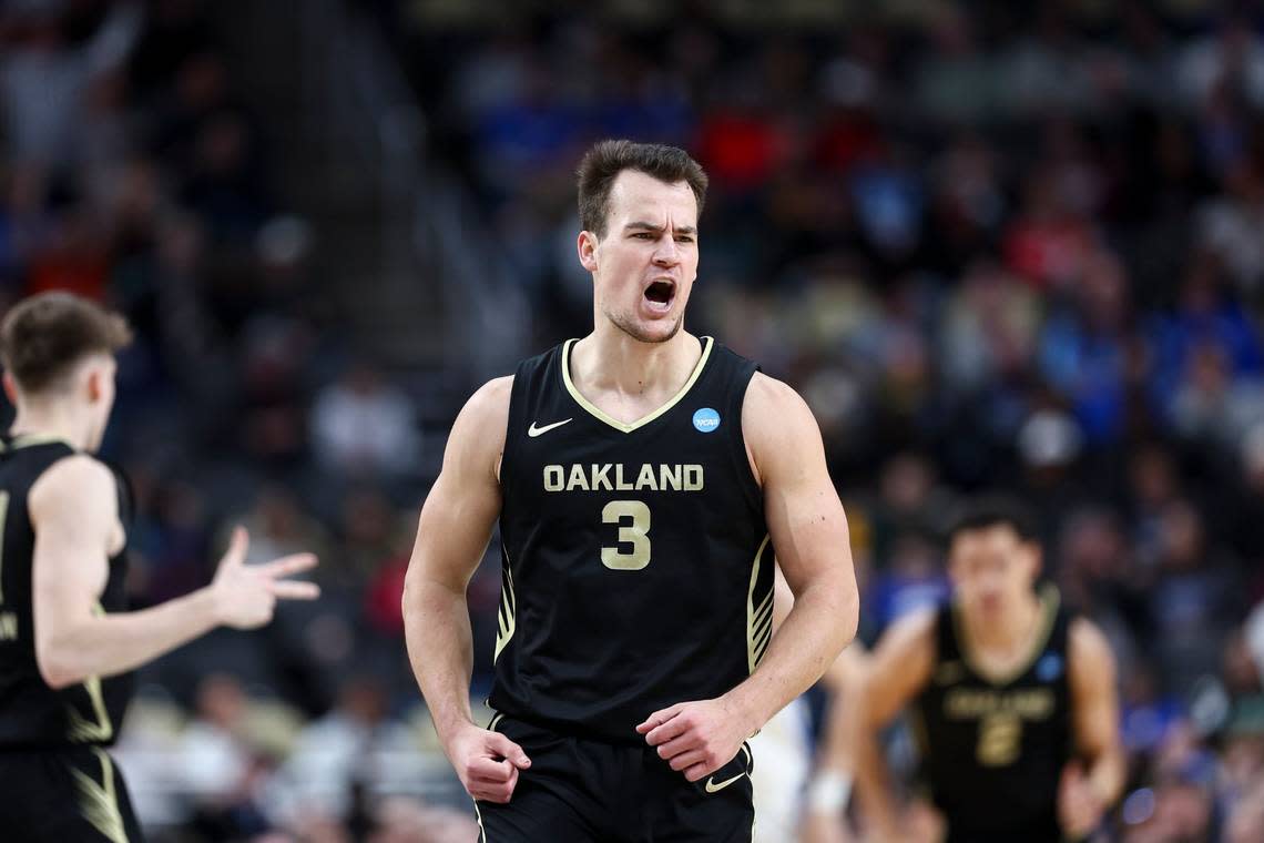 Oakland guard Jack Gohlke (3) celebrates after scoring against Kentucky during the NCAA Tournament at PPG Paints Arena in Pittsburgh.