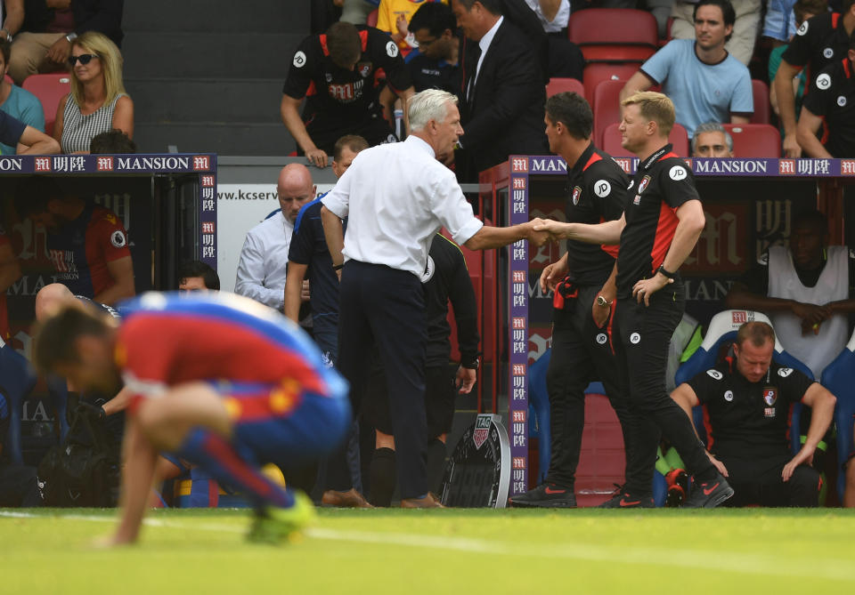 Football Soccer Britain - Crystal Palace v AFC Bournemouth - Premier League - Selhurst Park - 27/8/16 Crystal Palace manager Alan Pardew and Bournemouth manager Eddie Howe shake hands after the match Action Images via Reuters / Tony O'Brien Livepic EDITORIAL USE ONLY. No use with unauthorized audio, video, data, fixture lists, club/league logos or "live" services. Online in-match use limited to 45 images, no video emulation. No use in betting, games or single club/league/player publications. Please contact your account representative for further details.