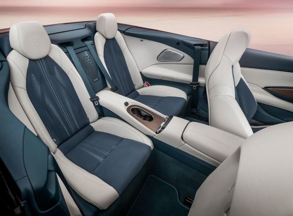 2025 maserati grancabrio folgore interior