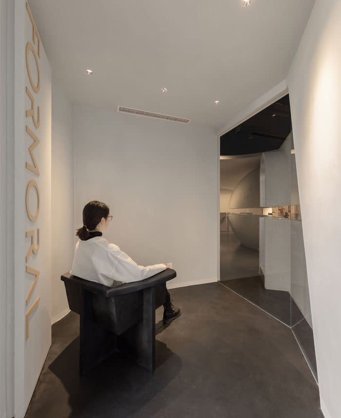 Mirrored seating areas inside the lialawlab-designed Formoral skin care center.