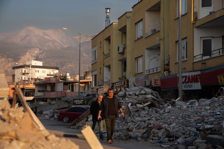 Los escombros de los edificios derribados por el terremoto, en febrero de 2023, en Iskenderun, Turquía. David Zorrakino - Europa Press