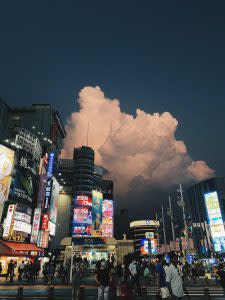 絕美奇景！台北驚現「天空粉紅城堡」| A castle in the sky seen in Ximending before Typhoon’s tail hits Taiwan (Courtesy of @u/JoeyKaotykGWC/Reddit)