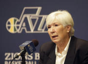 Rang 11 belegt ganz neu Gail Miller, die mit den Utah Jazz den größten Umsatz macht. Der Basketball-Klub alleine ist 875 Millionen US-Dollar wert (771 Mio. Euro), ihr Gesamtvermögen hingegen beläuft sich auf gigantische 1,6 Milliarden US-Dollar (knapp 1,4 Milliarden Euro).