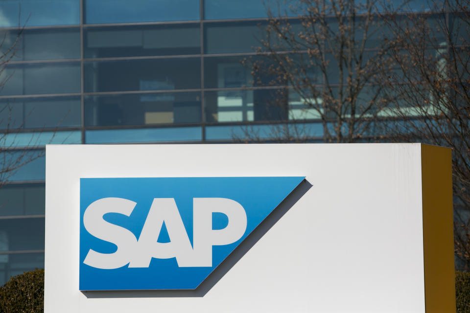 <p>Die Top 3 eröffnet in diesem Jahr der Softwarekonzern SAP. War es sich noch im vergangenen Jahr der zufriedensten Mitarbeiter sicher, musste das Unternehmen dieses Mal zwei anderen Firmen den Vortritt lassen. Mit 4,6 Sternen und Bewertungen wie „sehr gutes Arbeitsumfeld, weltweite Karrierechancen und perfekte Arbeitsbedingungen“ braucht sich SAP aber auch nicht zu verstecken. </p>