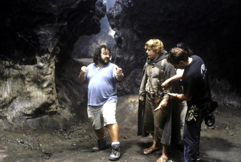 Peter Jackson, left, and Astin on the set of <em>The Return of the King.</em> (Photo: New Line/Courtesy Everett Collection)