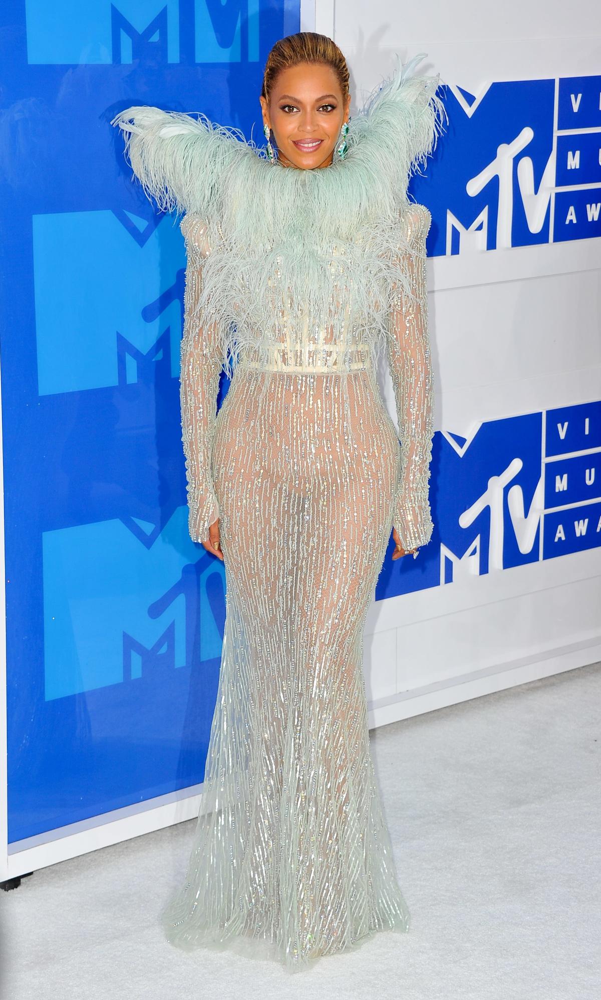 Jenny Scognamiglio Naked Video - The 28 Most Outrageous Outfits on the MTV VMAs Red Carpet