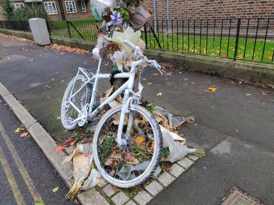 A ghost bike in memory of Gao Gao in Whiston Road (Hackney Cycling Campaign)