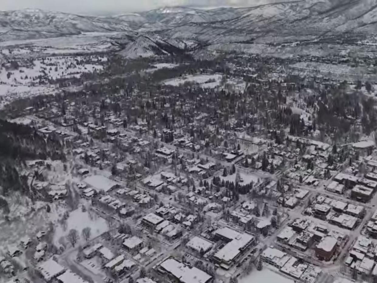 <p>Snow-covered houses in Aspen, Colorado</p> ((SeekOcean.Com - YouTube))