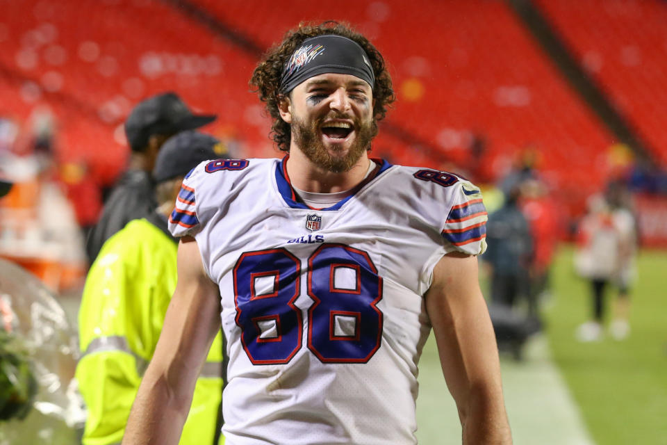 Buffalo Bills tight end Dawson Knox celebrates a big win at Arrowhead Stadium in Kansas City, MO. (Photo by Scott Winters/Icon Sportswire via Getty Images)